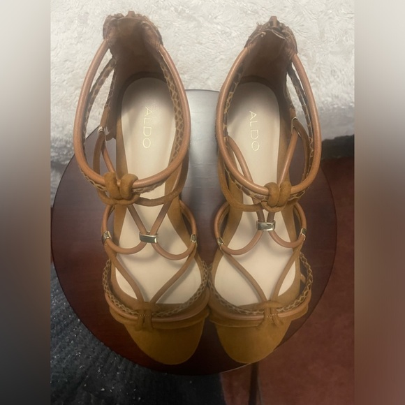 Aldo Brand Tan Gladiator Sandals w/ Gold Accents. Size 10. Brand New In Box! - Picture 3 of 13